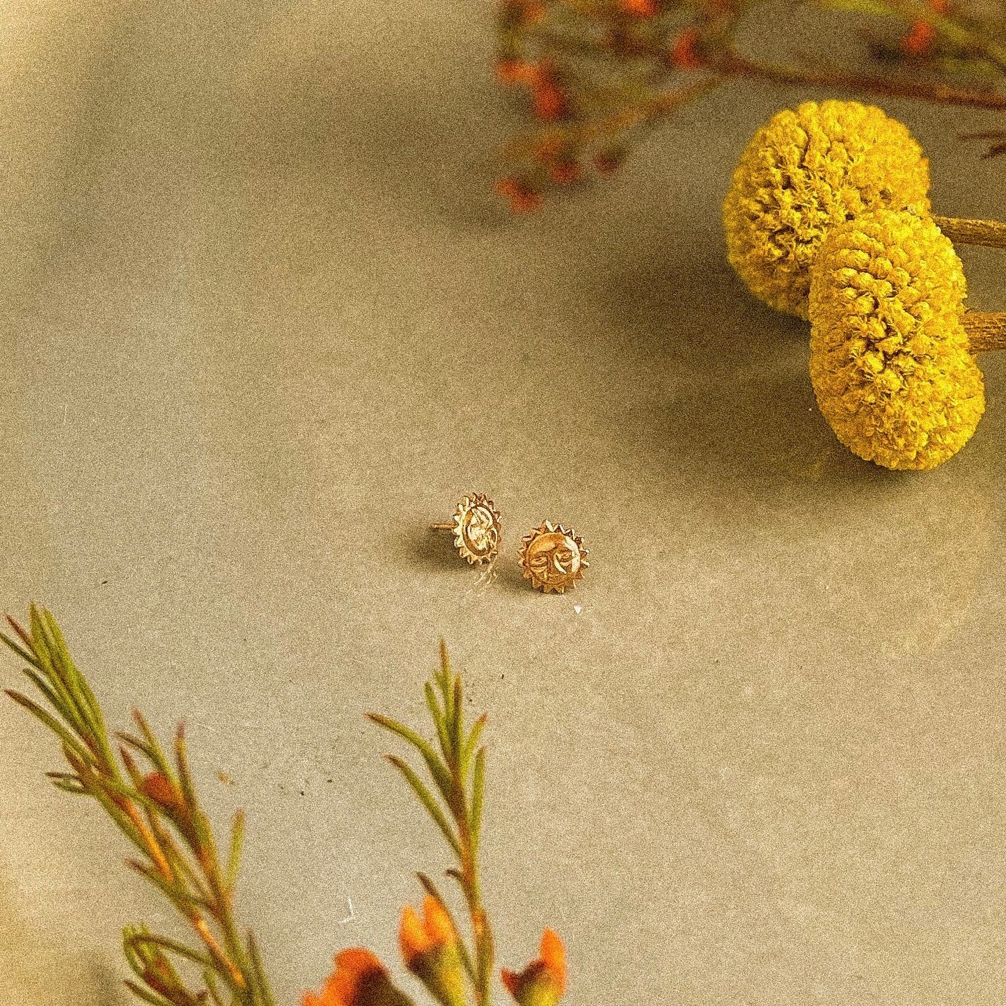 Fall sun studs