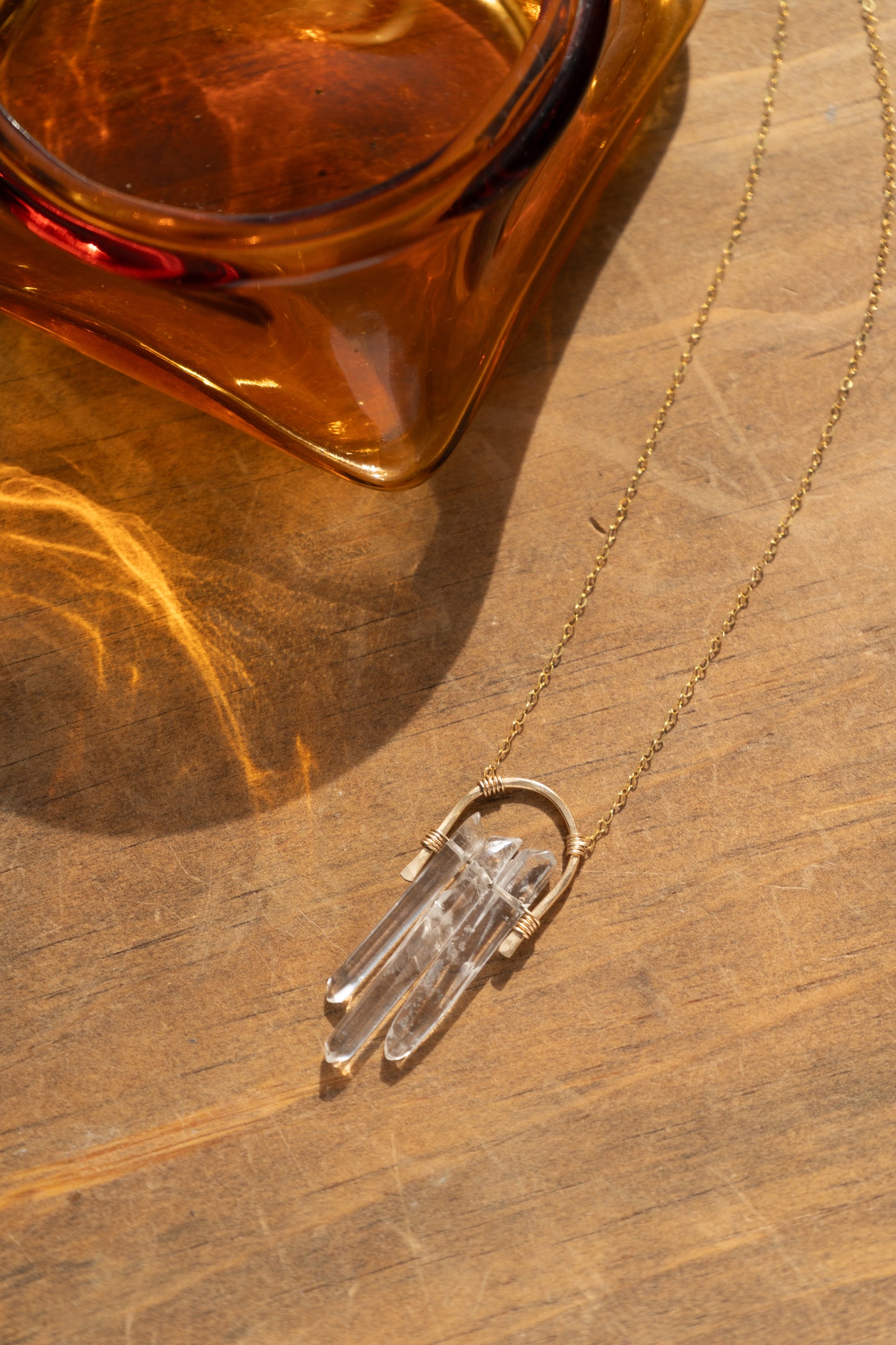 RAW QUARTZ ARCH NECKLACE