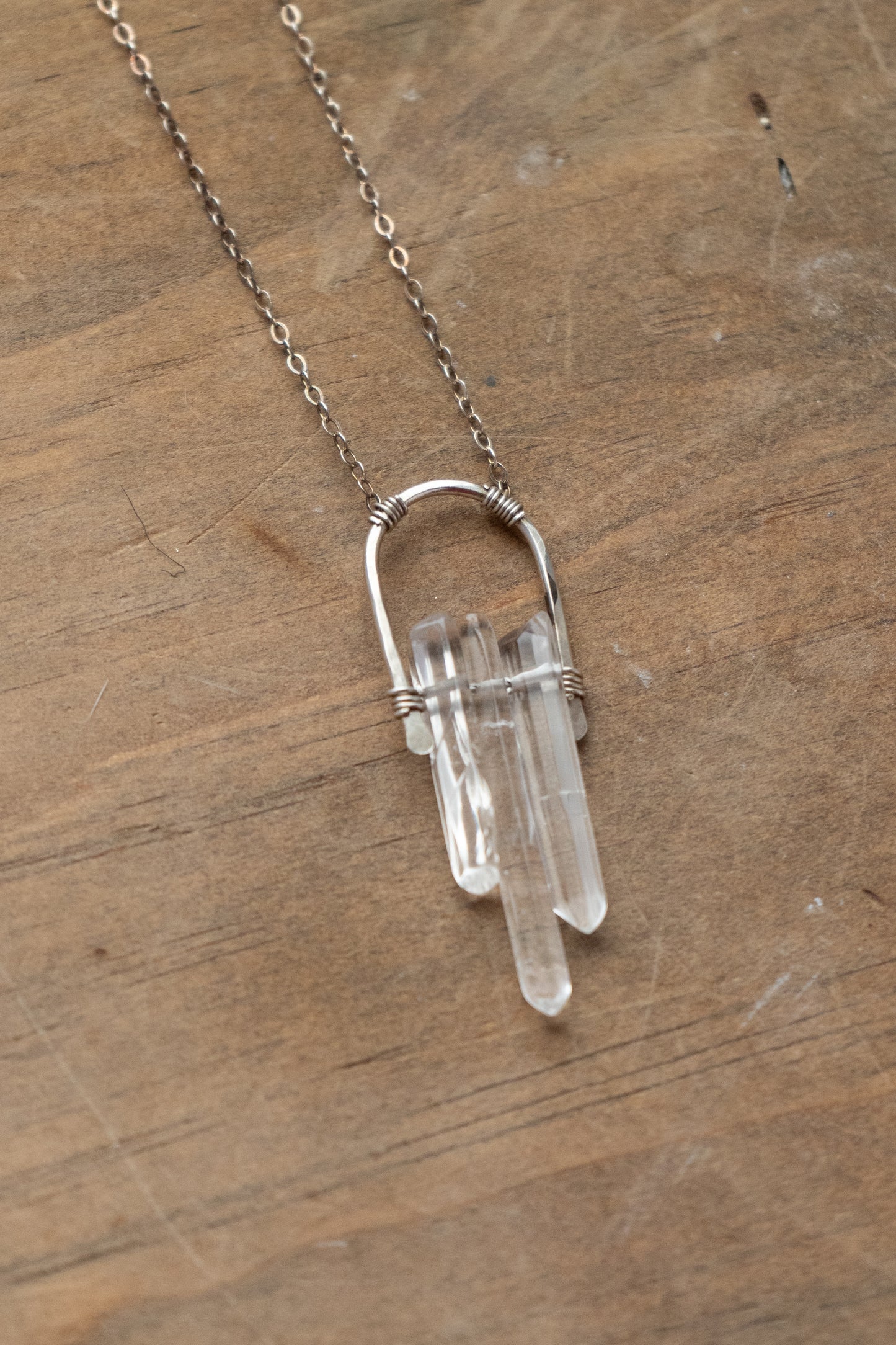 QUARTZ ARCH NECKLACE