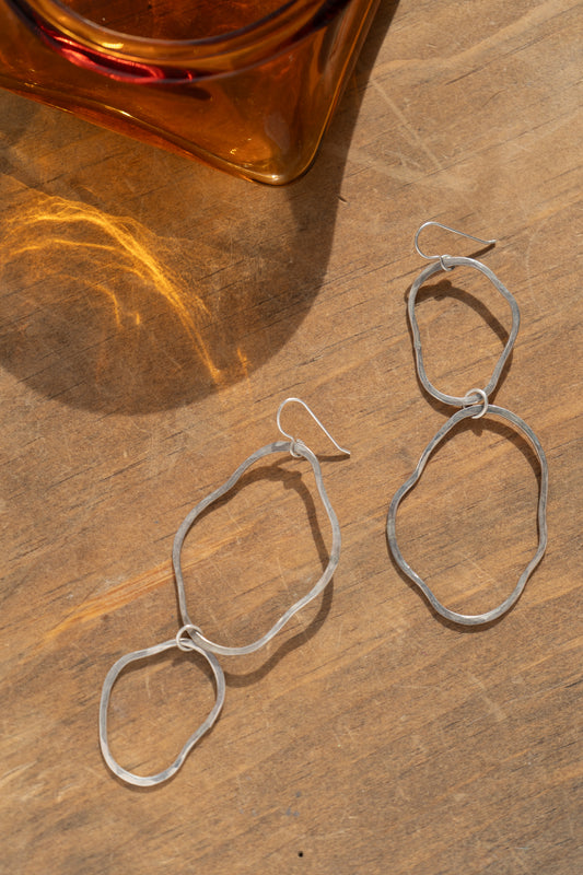 ASYMMETRICAL FLUID HOOPS