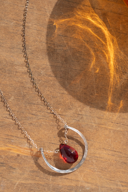 GARNET SWING NECKLACE
